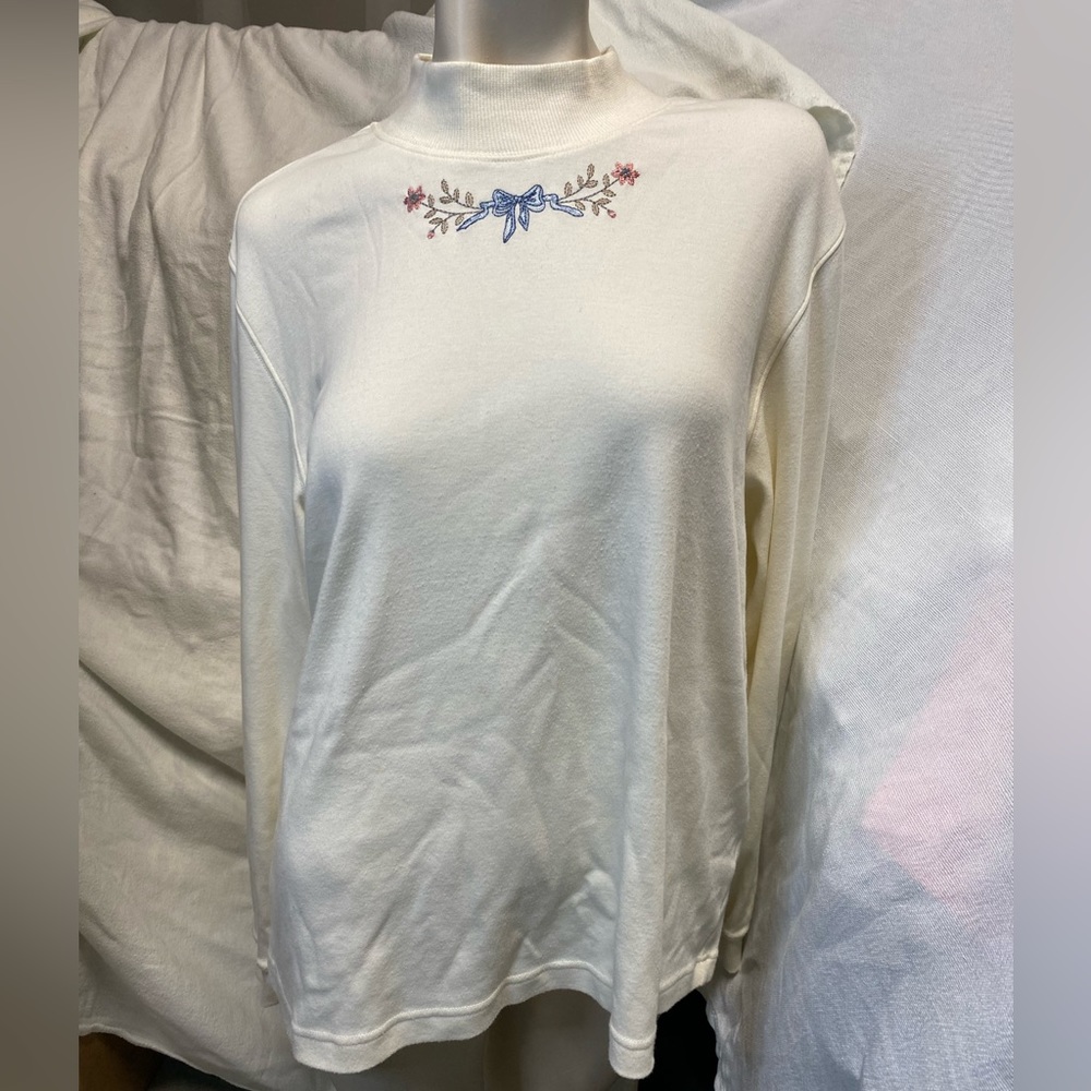 🔥🔥Womans embroidered mock neck pullover size large